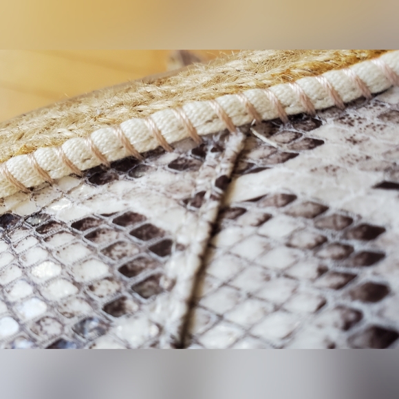 2 for 1 JustFab Loafers Snake skin look brand new in box - Picture 10 of 16